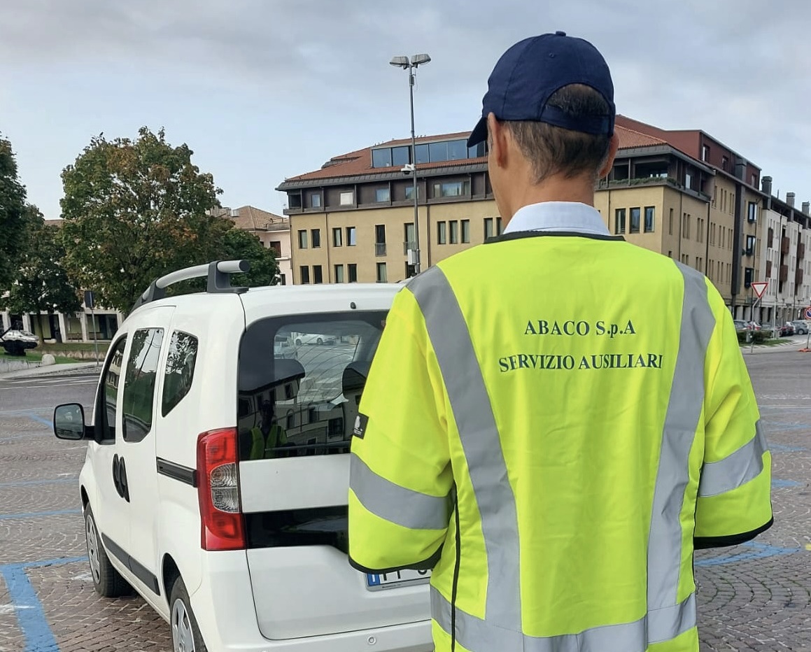 GLI AUSILIARI DELLA SOSTA AMPLIANO I CONTROLLI: PIÚ PREVENZIONE E SICUREZZA