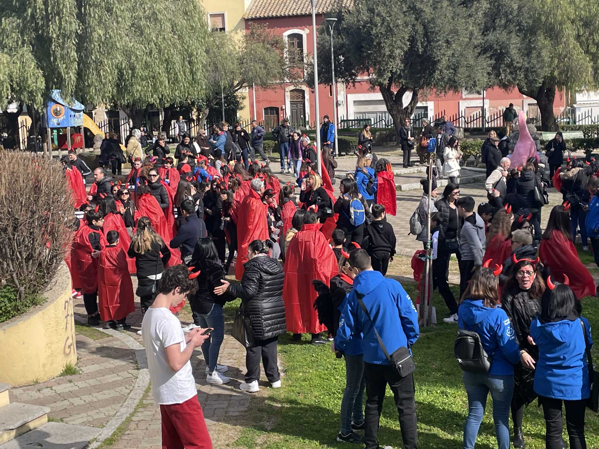 DUE SFILATE A FEBBRAIO CON TANTI STUDENTI E FESTA FINALE A PARCO MATTEOTTI 