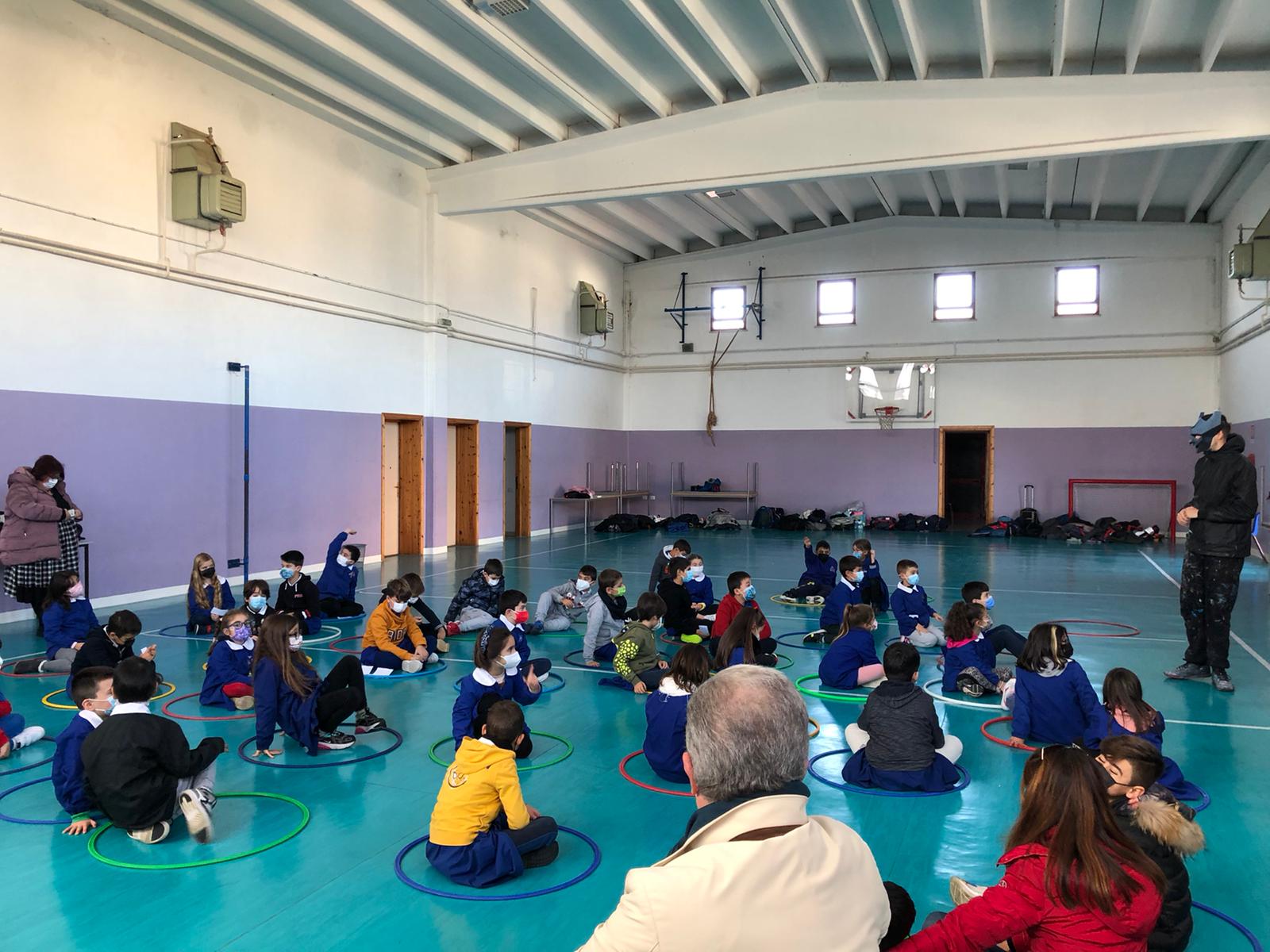 GLI STUDENTI DELLA SCUOLA DI VIA BEETHOVEN INCONTRANO MANU INVISIBLE
