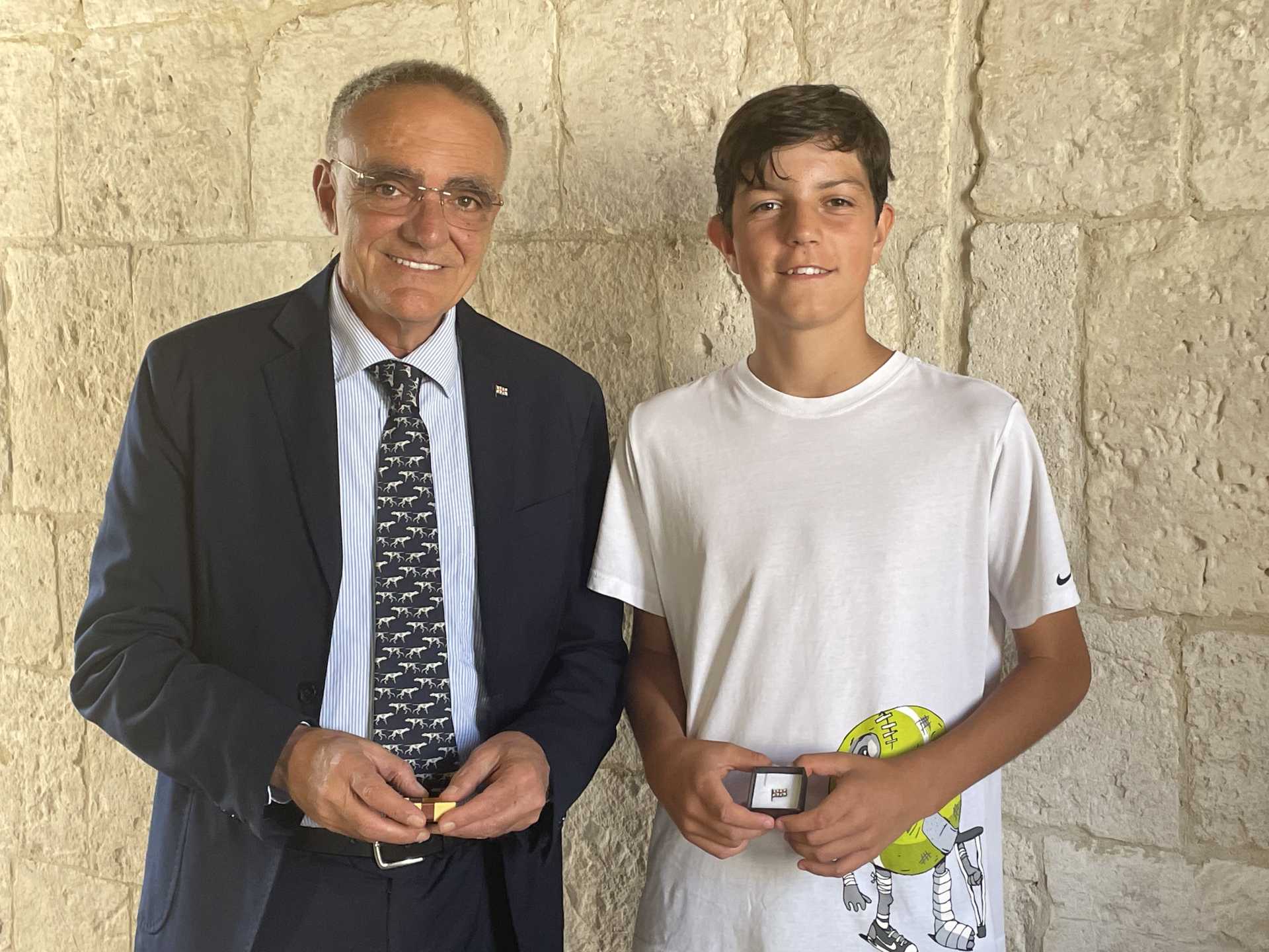 IL SINDACO MILIA RICEVE CHRISTIAN PILIA, CAMPIONE SARDO UNDER 14 DI TENNIS