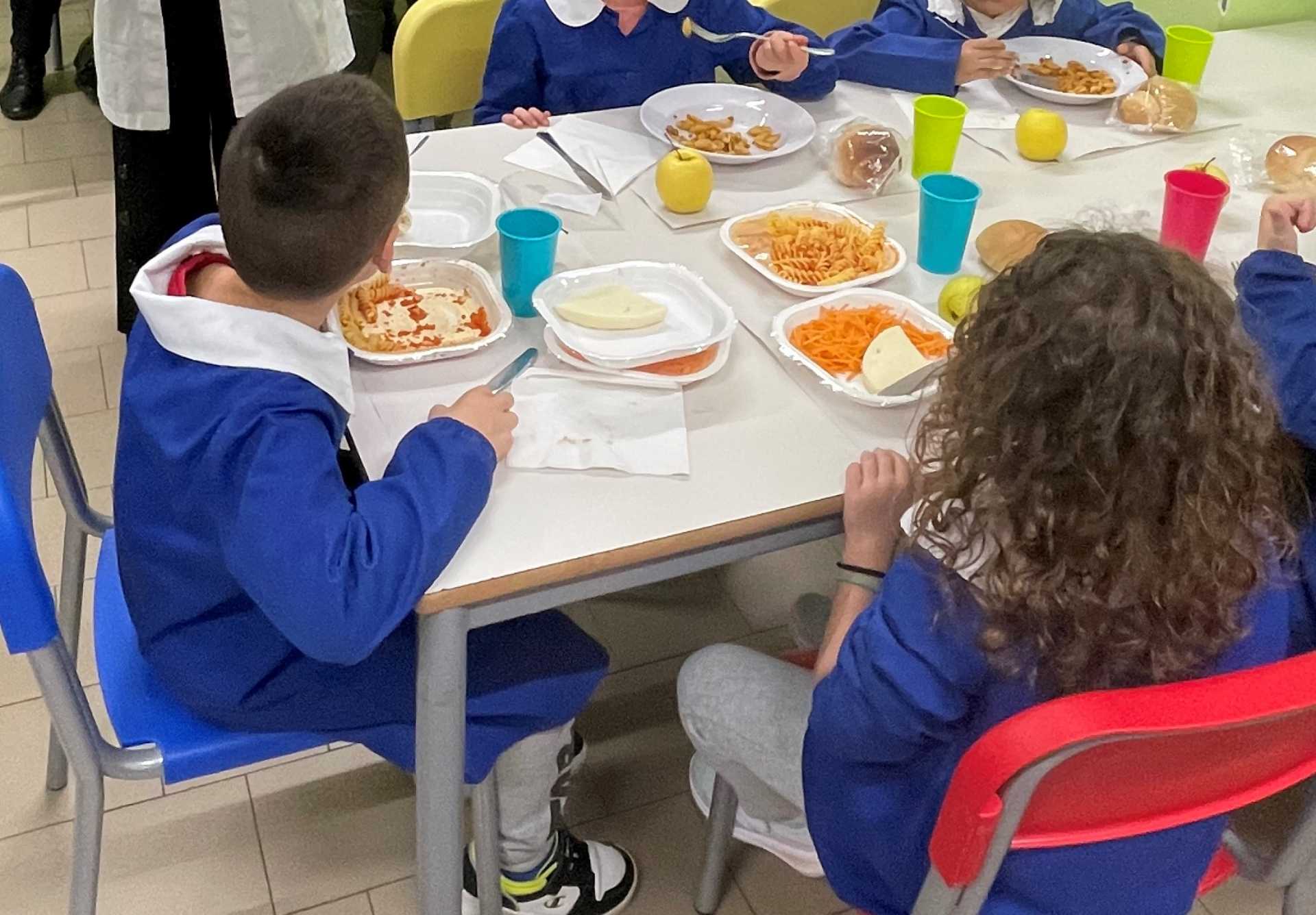 APERTI ISCRIZIONI E RINNOVI PER IL SERVIZIO MENSA SCOLASTICA A.S. 2023/2024