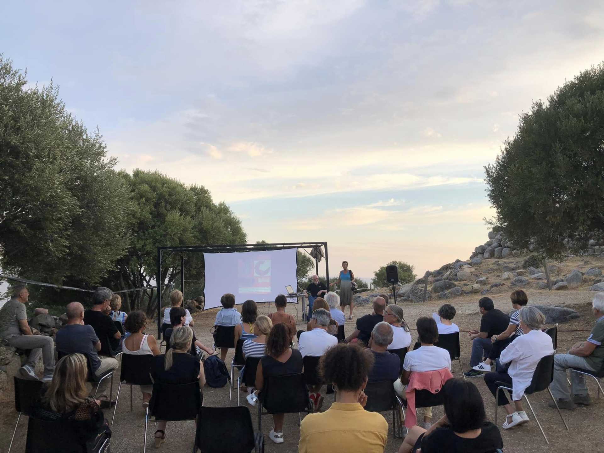L'WEEKEND DI INCANTI PUNTA SULLA CULTURA SARDA E RAGIONA SULLA FELICITÀ