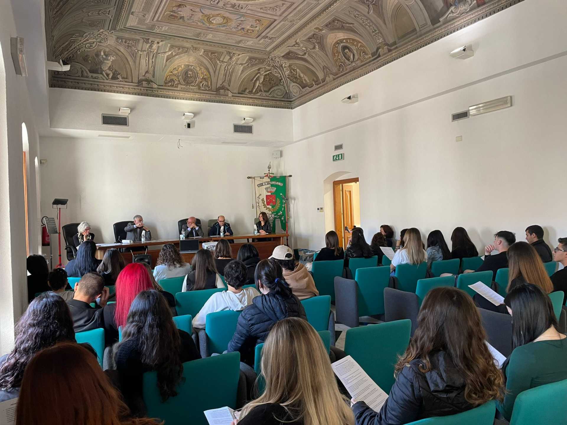 PREMIATI ALL'EX CONVENTO I PRIMI 20 'MEDIATORI TRA PARI' DEL LICEO MOTZO