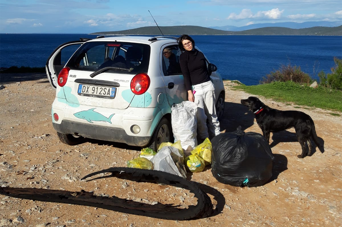 LA PROF ECOVIAGGIATRICE E IL SUO IMPEGNO PER RIPULIRE I RIFIUTI DEL MONDO