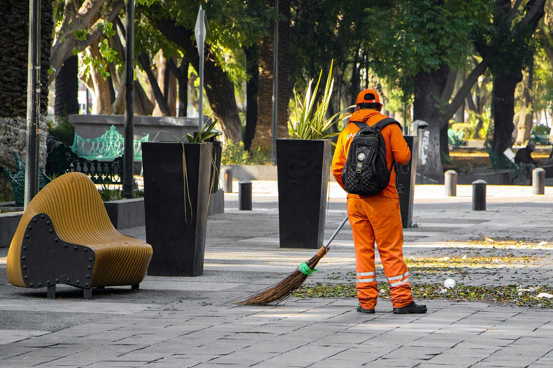 ISTITUZIONE DIVIETO DI SOSTA PER SPAZZAMENTO, LAVAGGIO E PULIZIA STRADE