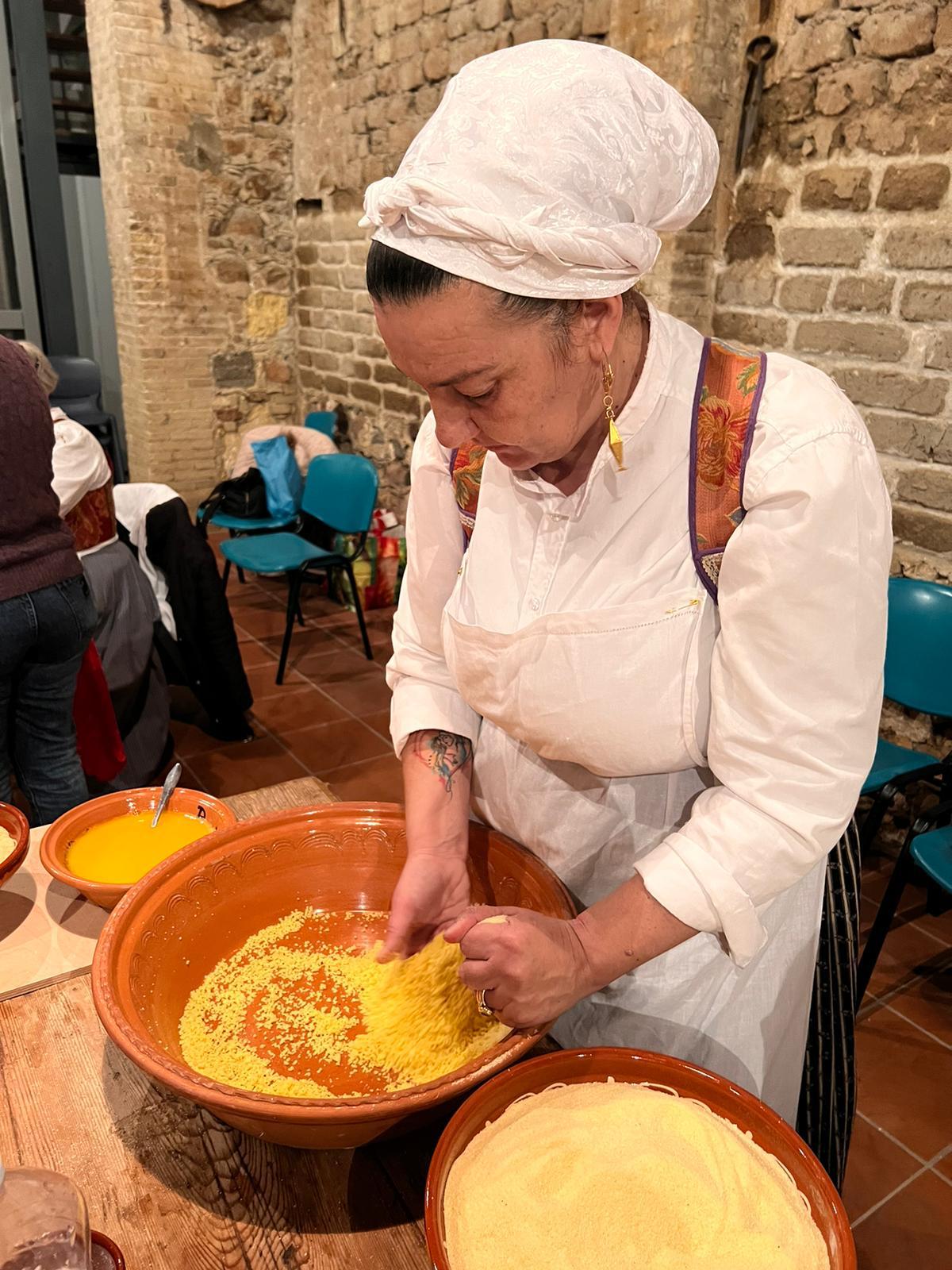A SA DOM'E FARRA LABORATORI DEDICATI ALLA FREGOLA E AL BALLO SARDO